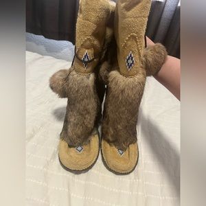 manitobah mukluks  size 7